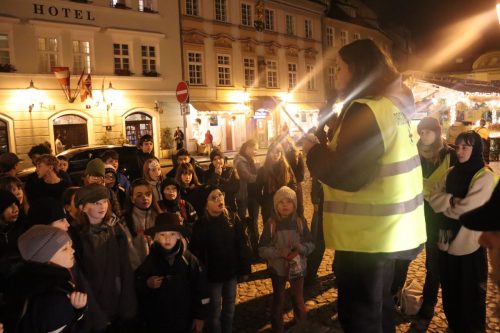 Vysvětlování hry napříč oddíly